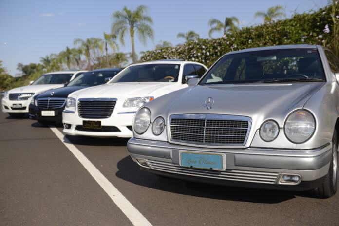 Iguatemi recebe exposição de carros luxuosos para noivos