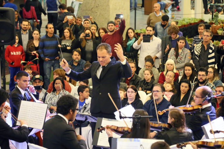 Riopreto Shopping – Orquestra Sinfônica toca os hinos dos países participantes da Copa  na versão Samba