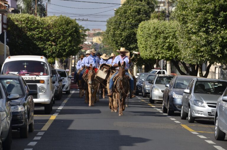 Comitiva olimpiense segue rumo à Festa do Peão de Barretos