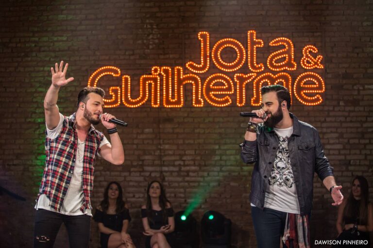 Jota e Guilherme fazem live solidária neste sábado, dia 9 de maio