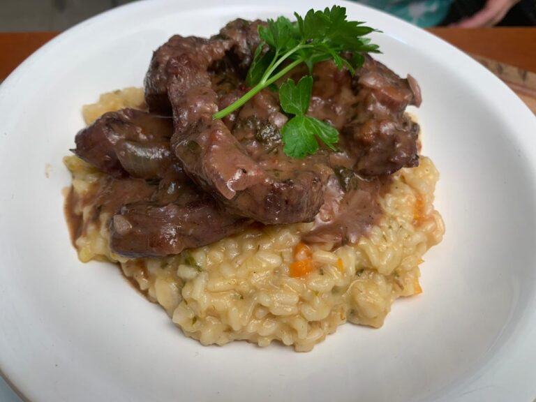 Aprenda  cozinhar ossobuco com vinho e legumes