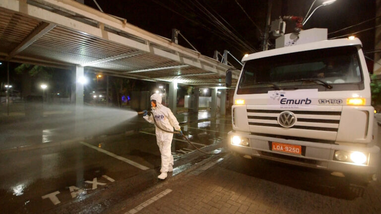 Emurb promove higienização em locais com grande fluxo