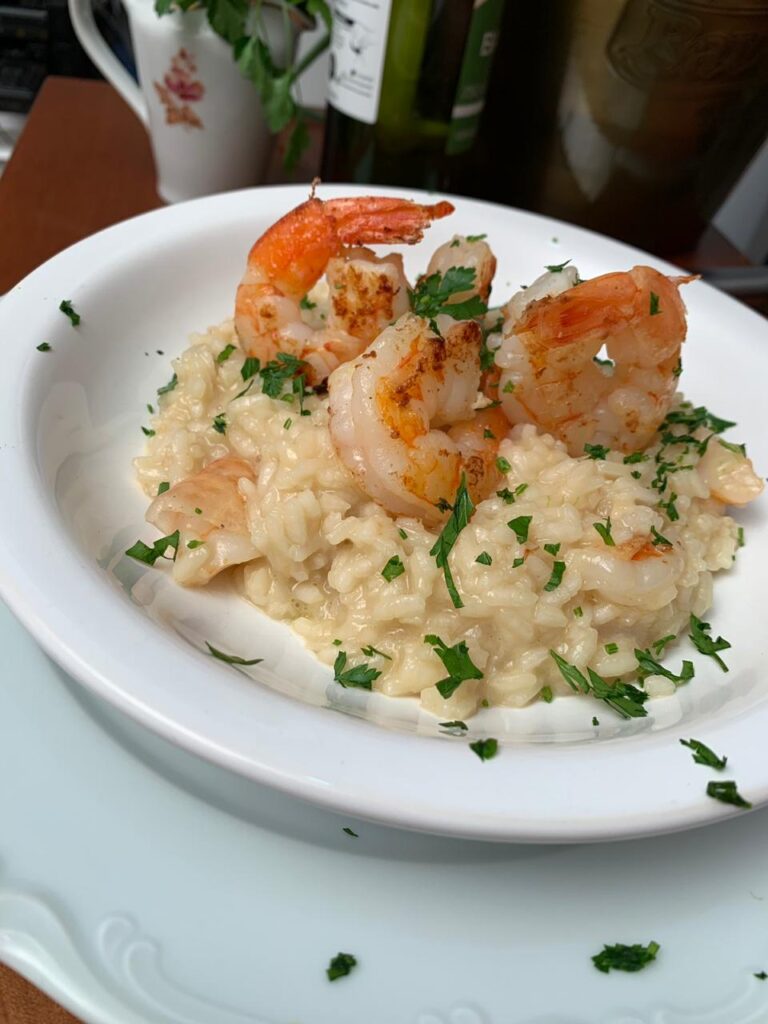Risoto é um prato típico italiano, faça um delicioso risoto de camarão