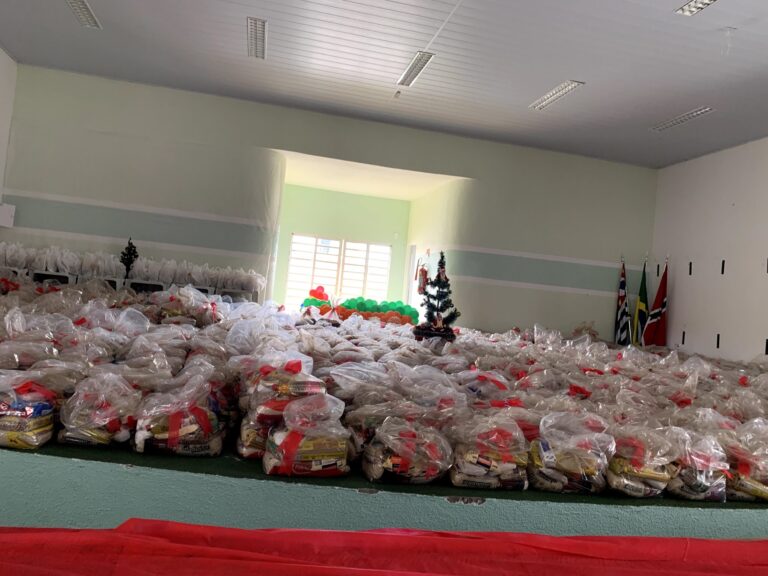 Centro Social Estoril entrega mil cestas de Natal