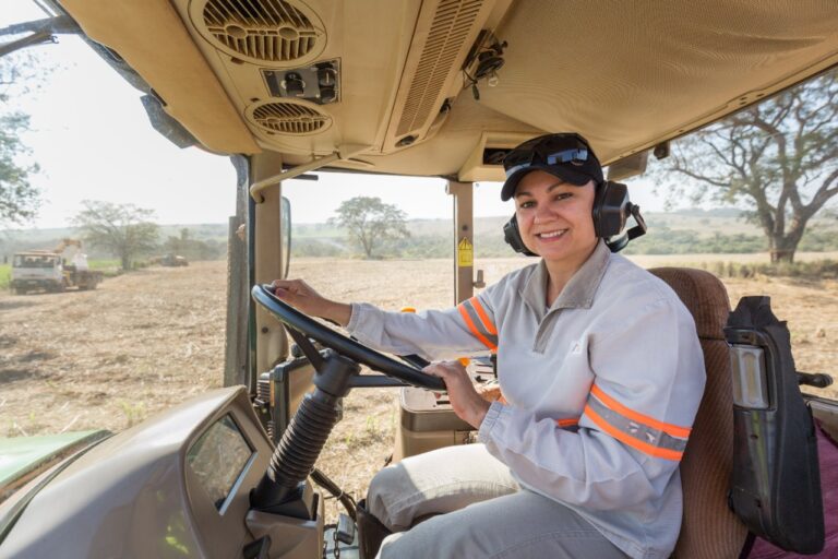Tereos oferece curso de operação de máquinas agrícolas  para mulheres