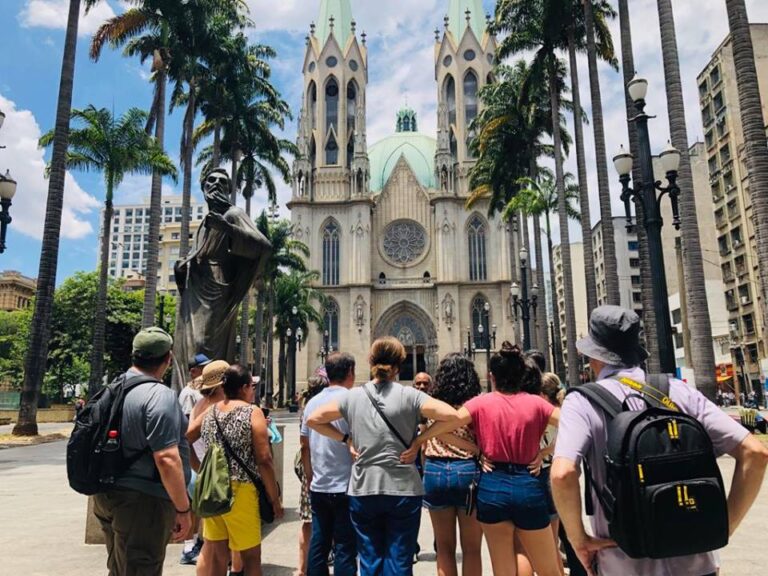 Tour Guiado pelo Centro Histórico de SP volta como opção de  conhecimento nas férias