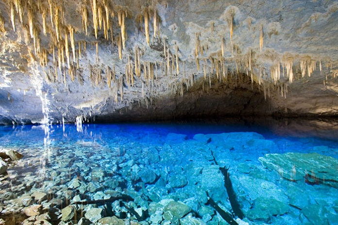 Gruta do Lago Azul