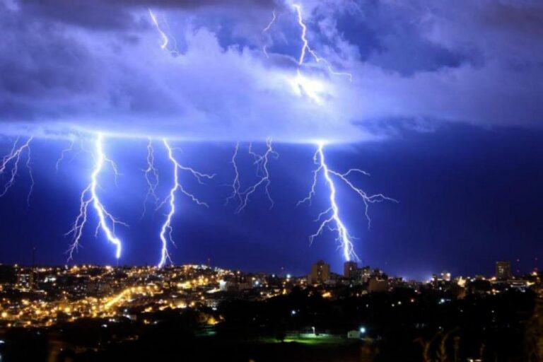 Frente fria pode causar temporais neste final de semana