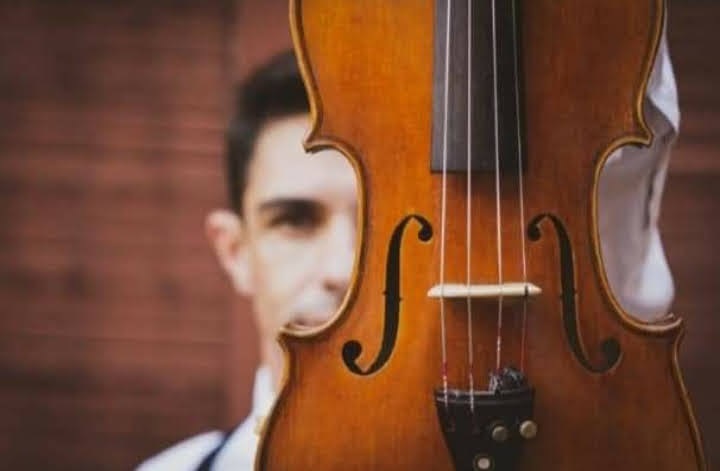 Ednilson Carvalho promove oficina gratuita de violino na Casa de Cultura