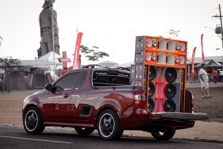 Evento de som automotivo, tuning e carros rebaixados acontece neste final de semana no Parque do Peão