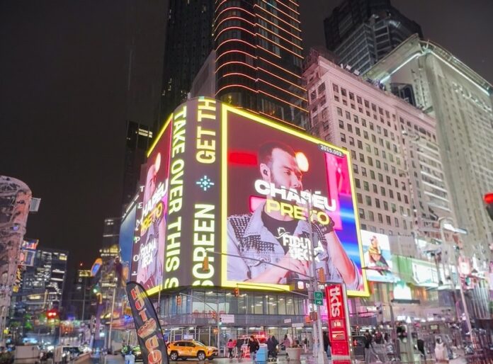 Fiduma & Jeca comemoram 50 milhões de visualizações no Youtube com vídeo na Times Square