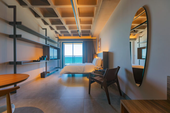 Rede Ritz abre hotel “quiet luxury” na paradisíaca Barra de São Miguel (AL)