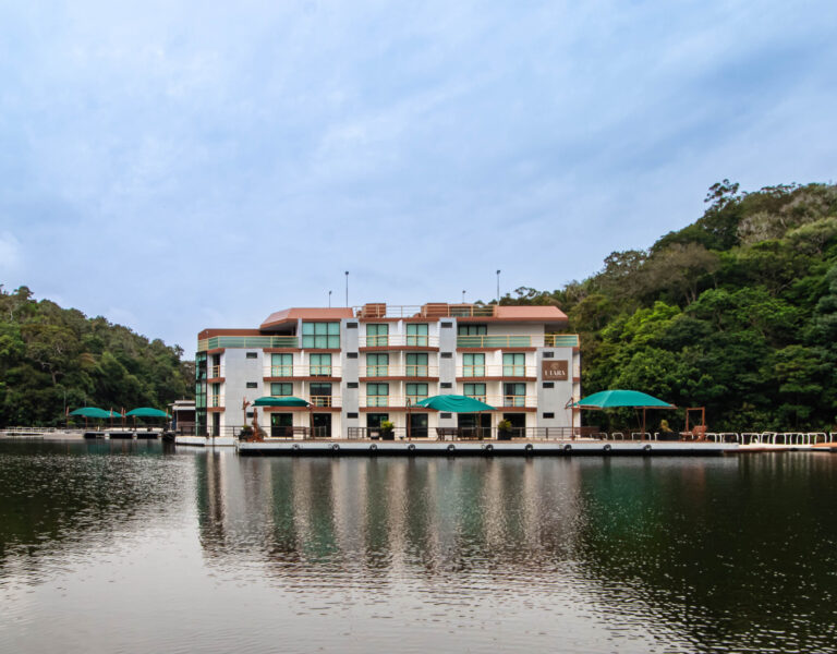 Uiara Amazon Resort promove hospedagem de luxo e experiências imersivas no coração da Floresta Amazônica