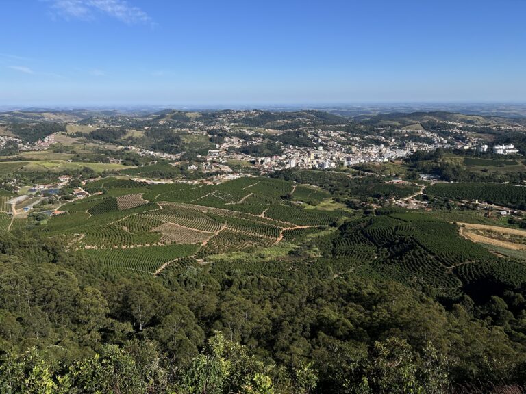 Serra Negra,  lazer entre montanhas, natureza e compras