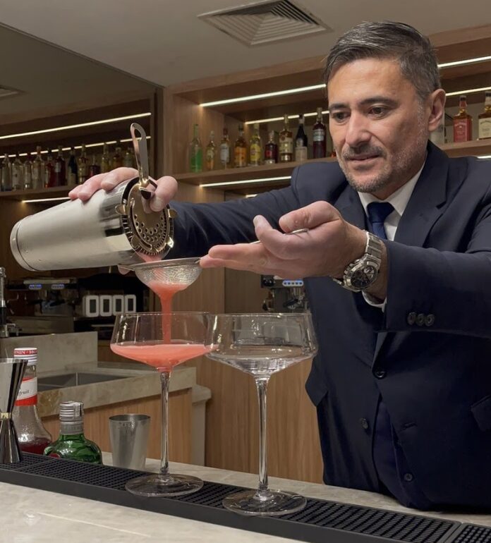 Wyndham Ibirapuera inaugura novo lobby e bar Ypê com drinques assinados por Marcelo Prantoni