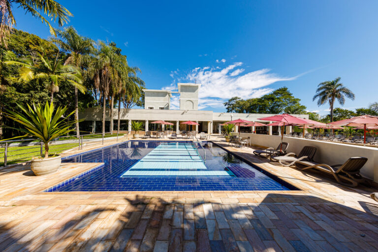 Férias de verão no Grand Resort Serra Negra combinam conforto, natureza e tradição