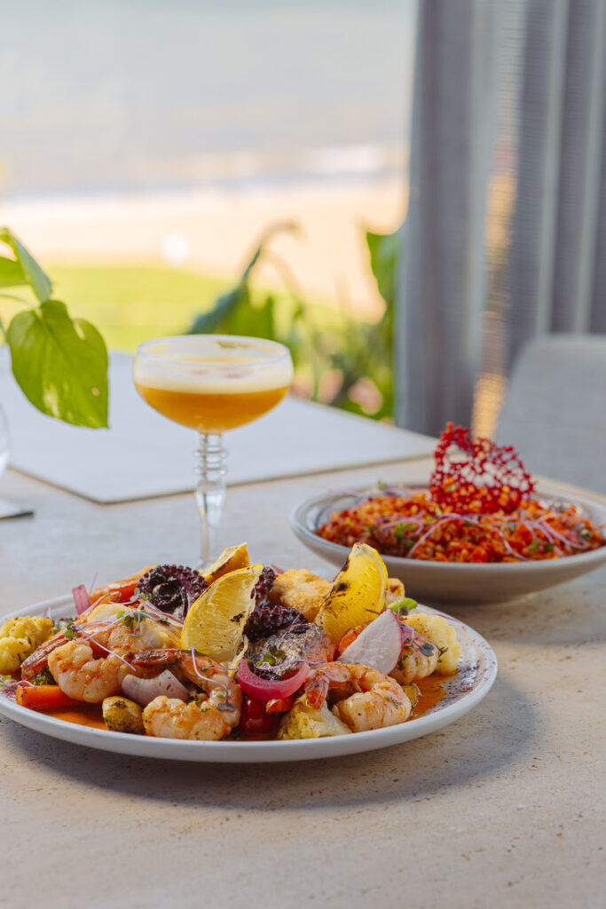 Localizado em um dos endereços mais desejados de João Pessoa, na Orla de Cabelo Branco