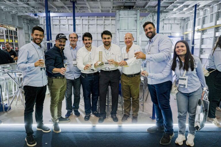 Multinacional da construção civil homenageia construtora rio-pretense durante evento do segmento em São Paulo